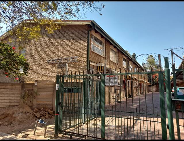 3 BEDROOM DUPLEX SOLD IN SUNNYSIDE